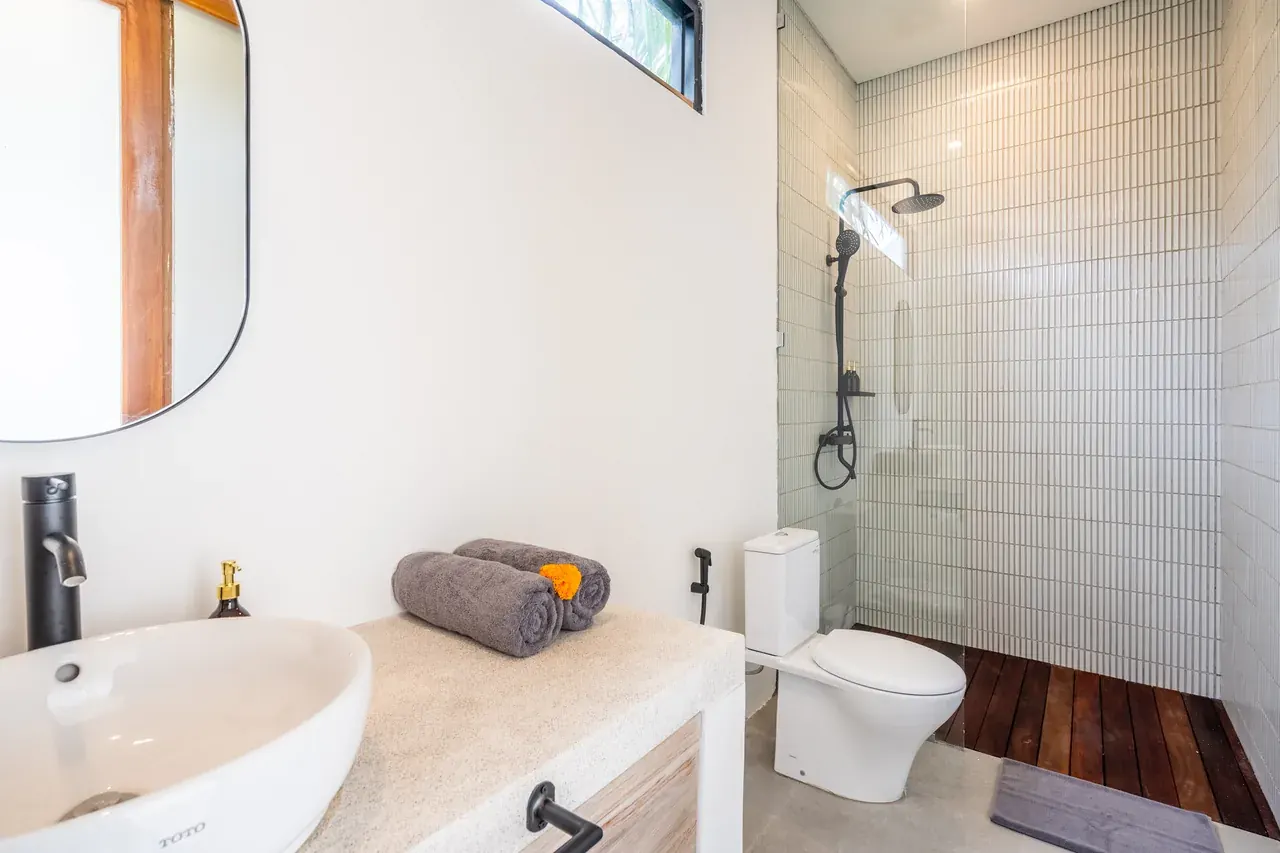 Villa Jucca — Bathroom