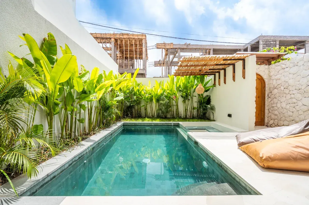 Villa Jucca — Pool