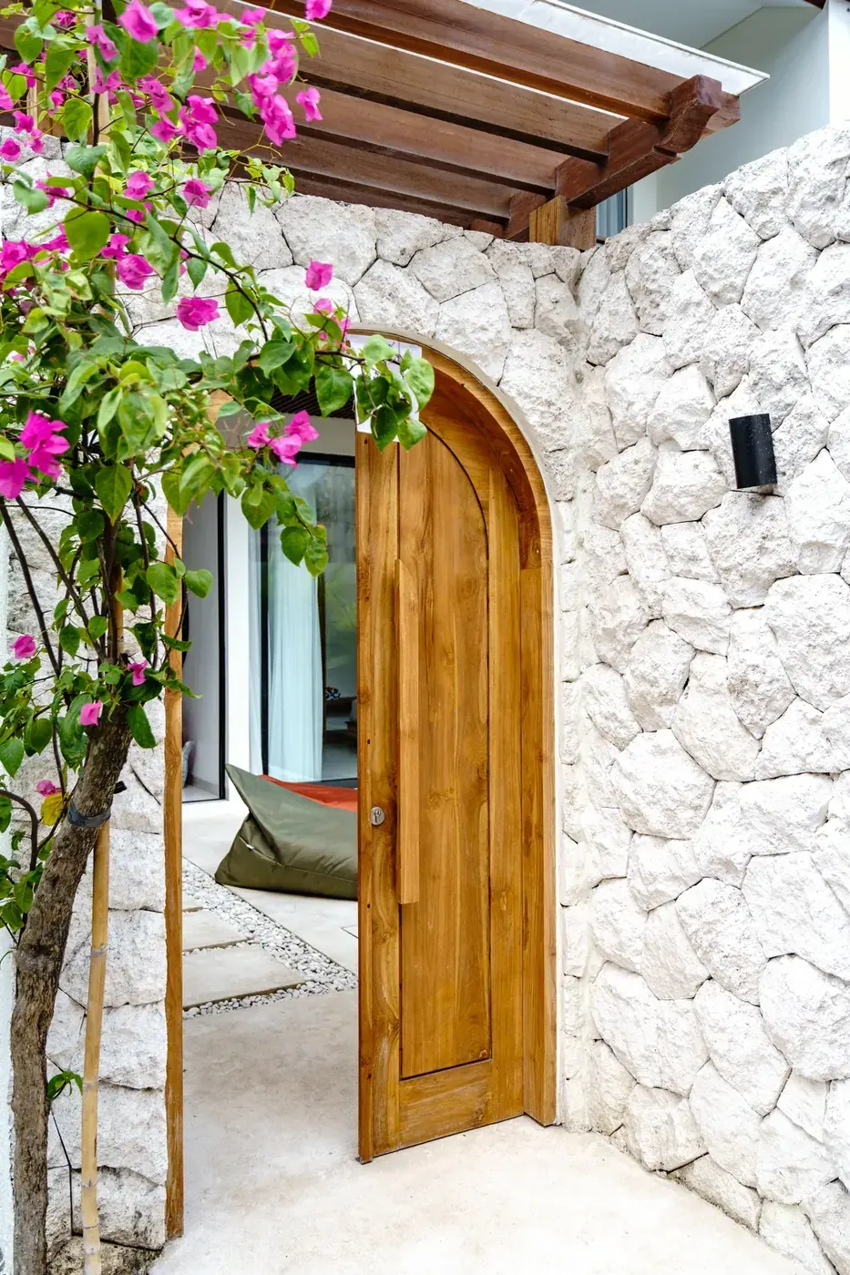 Villa Oasis — Façade