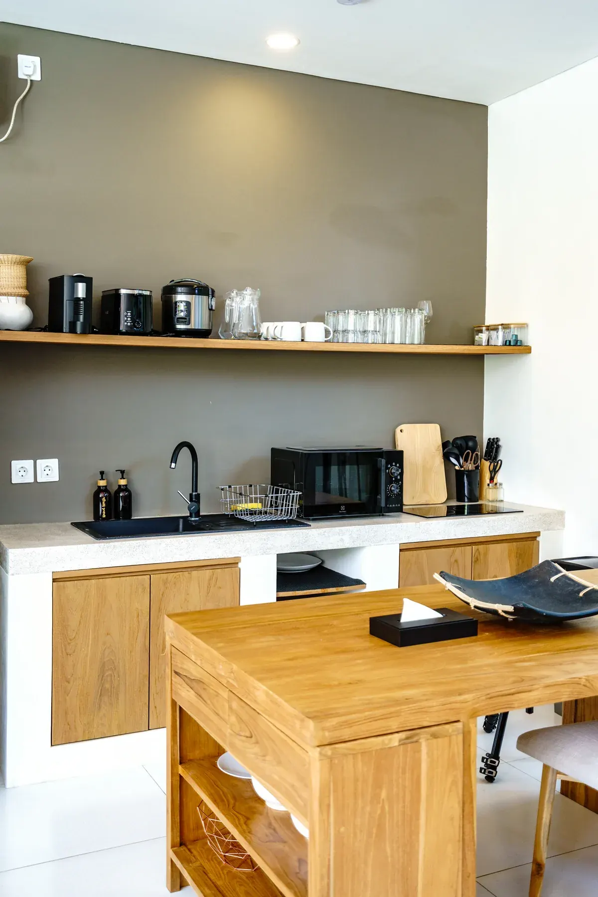 Villa Oasis — Kitchen